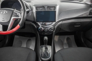 Седан Hyundai Solaris 2011 года, 899000 рублей, Барнаул