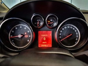 Седан Opel Astra 2013 года, 780000 рублей, Муром