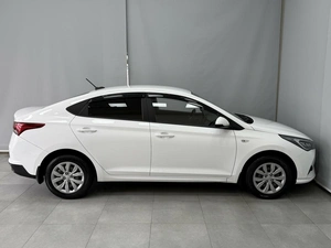 Седан Hyundai Solaris 2021 года, 1545000 рублей, Красноярск
