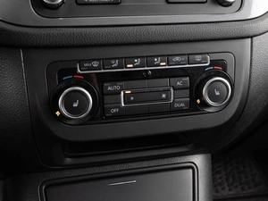 Внедорожник Volkswagen Tiguan 2011 года, 979000 рублей, Тюмень