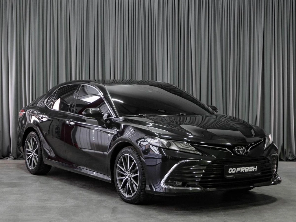 Седан Toyota Camry 2023 года, 3319000 рублей, Тюмень
