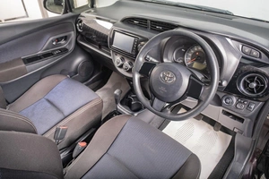 Хетчбэк Toyota Vitz 2018 года, 1069000 рублей, Томск