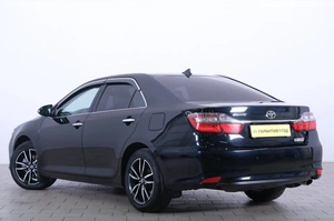 Седан Toyota Camry 2017 года, 2489000 рублей, Омск