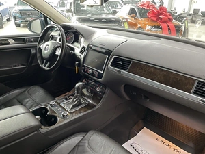 Внедорожник Volkswagen Touareg 2013 года, 1987000 рублей, Солонцы