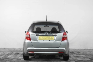 Хетчбэк Honda Fit 2012 года, 1039000 рублей, Кемерово
