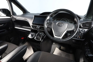 Минивэн Toyota Noah 2019 года, 3099000 рублей, Новосибирск