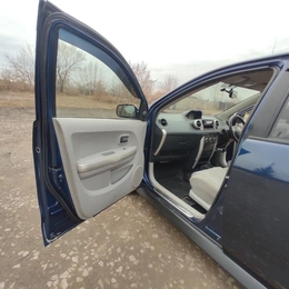 Хетчбэк Toyota Ist 2002 года, 428000 рублей, Красноярск