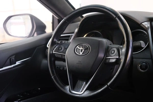 Седан Toyota Camry 2019 года, 2459000 рублей, Омск