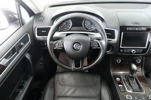 Внедорожник Volkswagen Touareg 2014 года, 2349000 рублей, Омск
