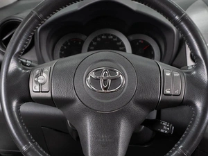 Внедорожник Toyota RAV4 2011 года, 1920000 рублей, Тюмень