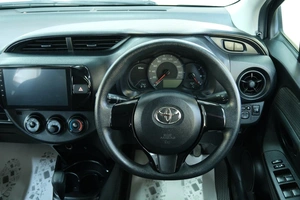 Хетчбэк Toyota Vitz 2019 года, 1059000 рублей, Омск