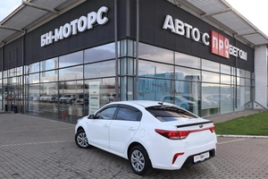 Седан Kia Rio 2017 года, 1200000 рублей, Мирное