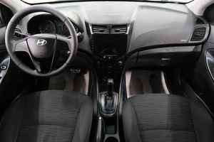 Седан Hyundai Solaris 2014 года, 919000 рублей, Омск