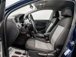 Седан Volkswagen Polo 2014 года, 925000 рублей, Красноярск