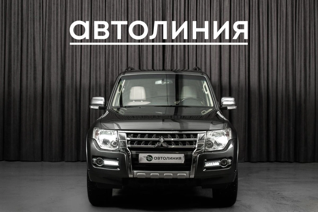 Внедорожник Mitsubishi Pajero 2017 года, 3400000 рублей, Красноярск