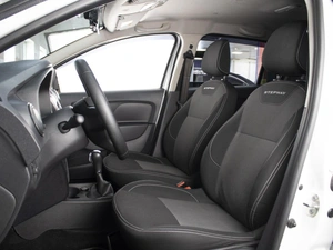 Хетчбэк Renault Sandero 2021 года, 1300000 рублей, Омск