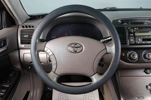 Седан Toyota Camry 2004 года, 899000 рублей, Тюмень