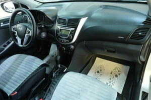 Хетчбэк Hyundai Solaris 2013 года, 919000 рублей, Омск
