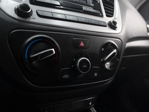 Седан Hyundai Solaris 2019 года, 1330000 рублей, Омск