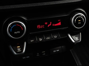 Седан Kia Rio 2019 года, 1499000 рублей, Тюмень