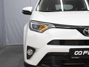 Внедорожник Toyota RAV4 2015 года, 2850000 рублей, Омск