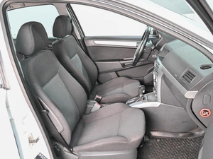 Седан Opel Astra 2012 года, 670000 рублей, Аксай