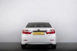 Седан Toyota Camry 2013 года, 1689000 рублей, Томск