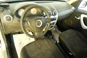 Хетчбэк Renault Sandero 2010 года, 559000 рублей, Омск