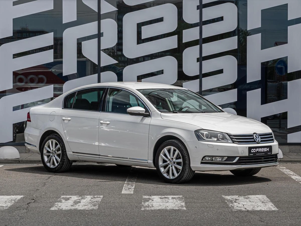 Седан Volkswagen Passat 2011 года, 1474000 рублей, Краснодар