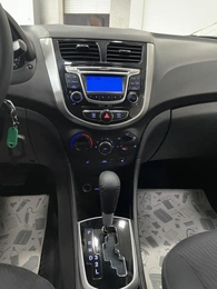 Седан Hyundai Solaris 2013 года, 897000 рублей, Солонцы