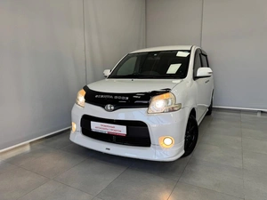 Минивэн Toyota Sienta 2013 года, 995000 рублей, Красноярск