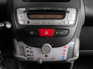 Хетчбэк Peugeot 107 2011 года, 530000 рублей, Тюмень