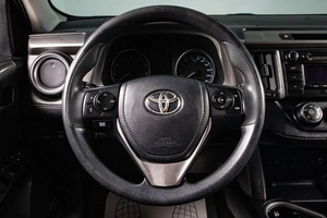 Внедорожник Toyota RAV4 2017 года, 2349000 рублей, Сургут