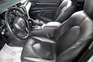 Седан Toyota Camry 2018 года, 2559000 рублей, Сургут