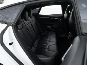 Лифтбек Tesla Model S 2017 года, 2951444 рублей, Москва