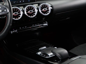 Седан Mercedes-benz CLA-класс 2019 года, 2889050 рублей, Москва