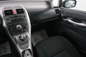 Хетчбэк Toyota Auris 2008 года, 749000 рублей, Красноярск