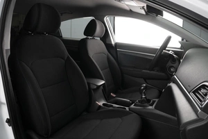 Седан Hyundai Elantra 2017 года, 1340000 рублей, Омск