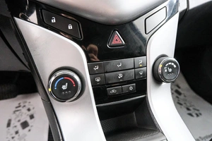 Седан Chevrolet Cruze 2011 года, 749000 рублей, Красноярск