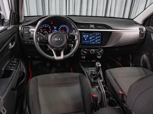 Седан Kia Rio 2021 года, 1599000 рублей, Тюмень