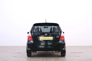 Хетчбэк Honda Fit 2006 года, 629000 рублей, Омск