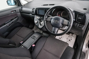Минивэн Toyota Wish 2006 года, 849000 рублей, Красноярск