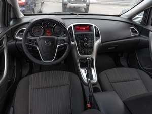 Хетчбэк Opel Astra 2012 года, 819000 рублей, Саратов