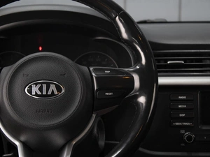 Седан Kia Rio 2017 года, 1180000 рублей, Омск