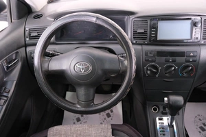 Лифтбек Toyota Corolla 2006 года, 759000 рублей, Омск