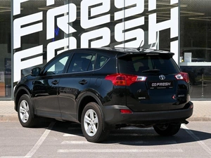 Внедорожник Toyota RAV4 2013 года, 1549800 рублей, Волгоград