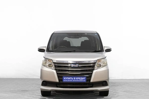 Минивэн Toyota Noah 2015 года, 1889000 рублей, Барнаул