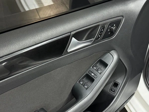 Седан Volkswagen Jetta 2012 года, 1047000 рублей, Красноярск