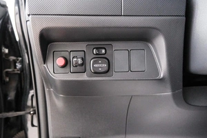 Хетчбэк Toyota Auris 2011 года, 999000 рублей, Красноярск