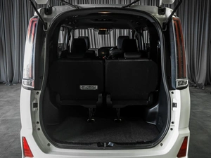 Минивэн Toyota Noah 2017 года, 2370000 рублей, Тюмень